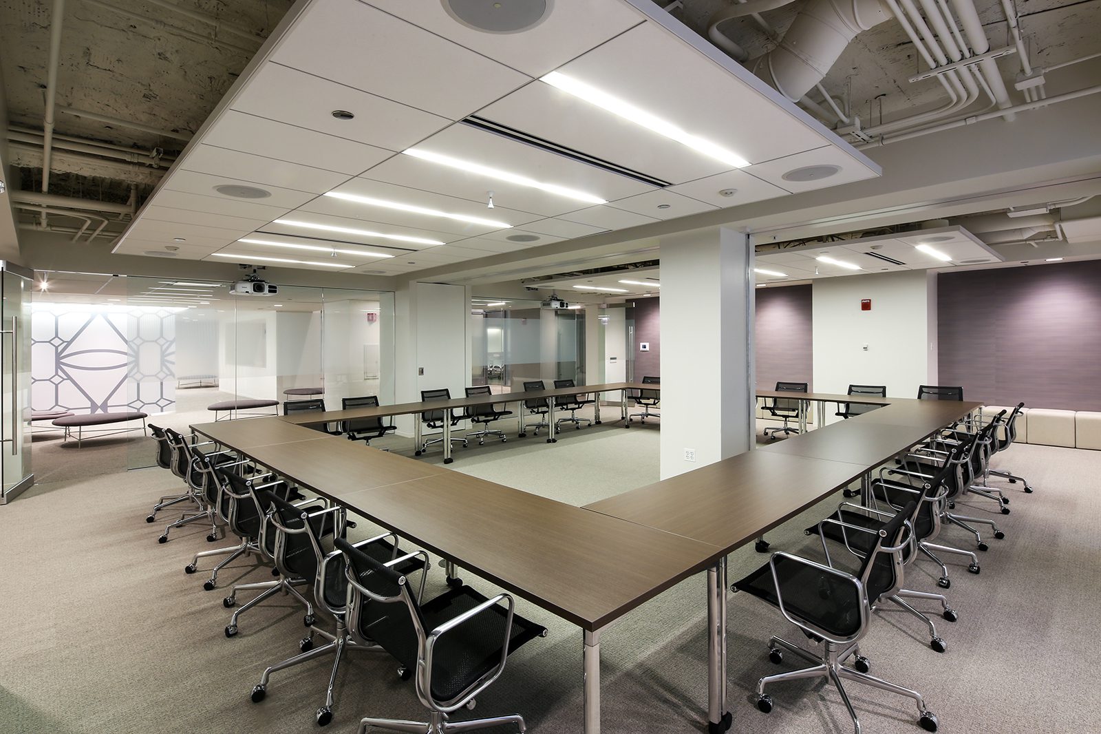 ConfCenterLargeSquare U10A5068