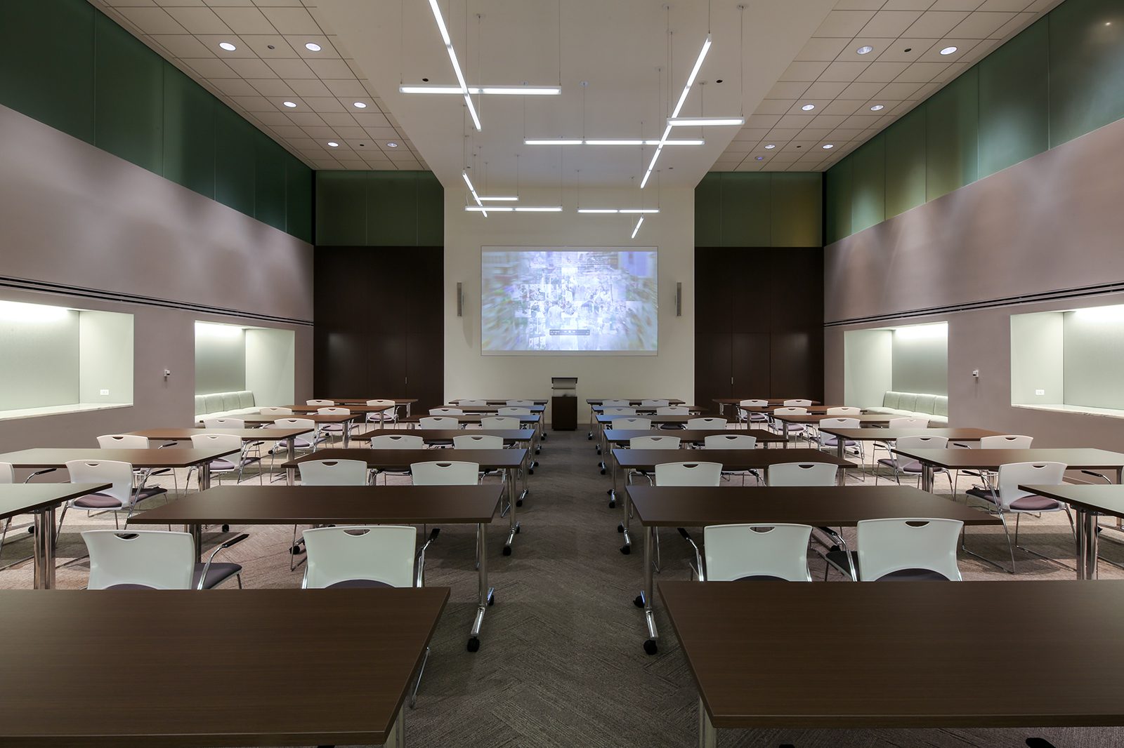 ConfCenterStraight U10A5060