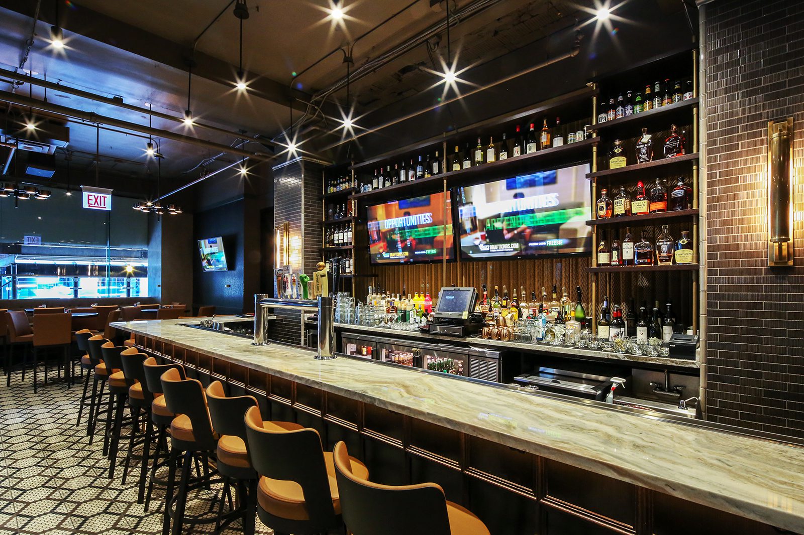 MainRoom Bar Focus U10A6030
