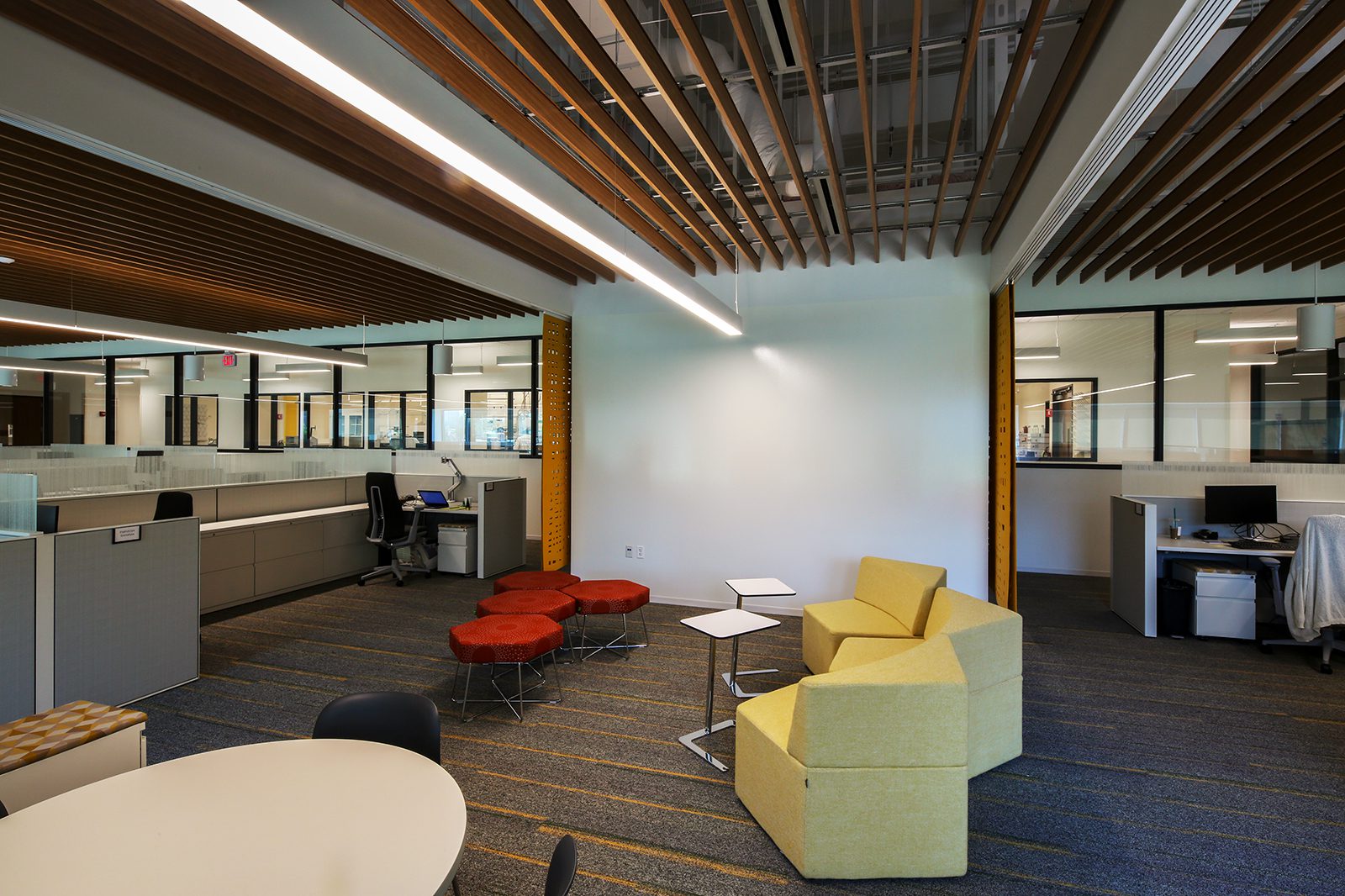 OfficeSitting U10A9129